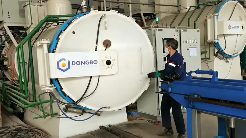 Horno de carburación y carbonitruración al vacío a baja presión